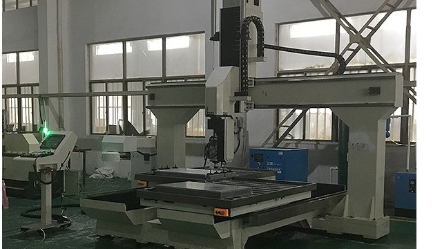 五轴加工中心操作要注意哪些步骤？-beat365鑫